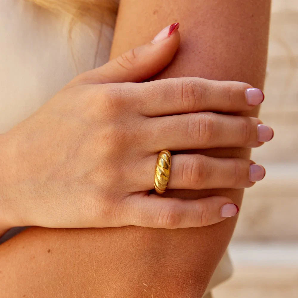 Vioraia Gold Croissant Ring