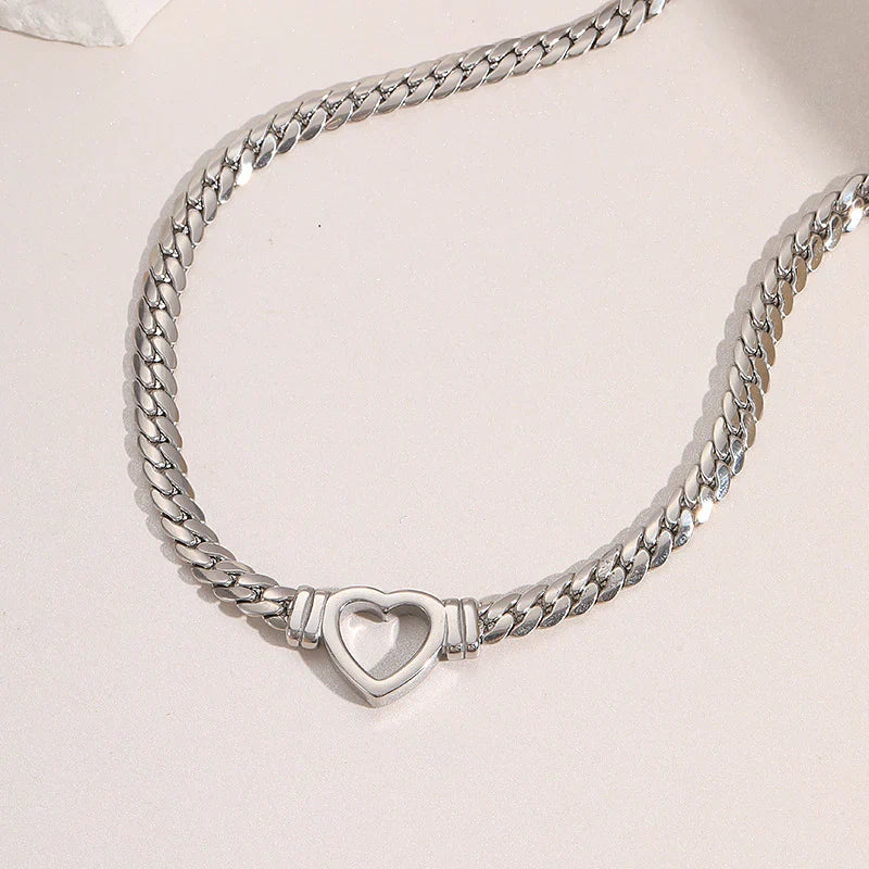 Vioraia Beverly Heart Necklace
