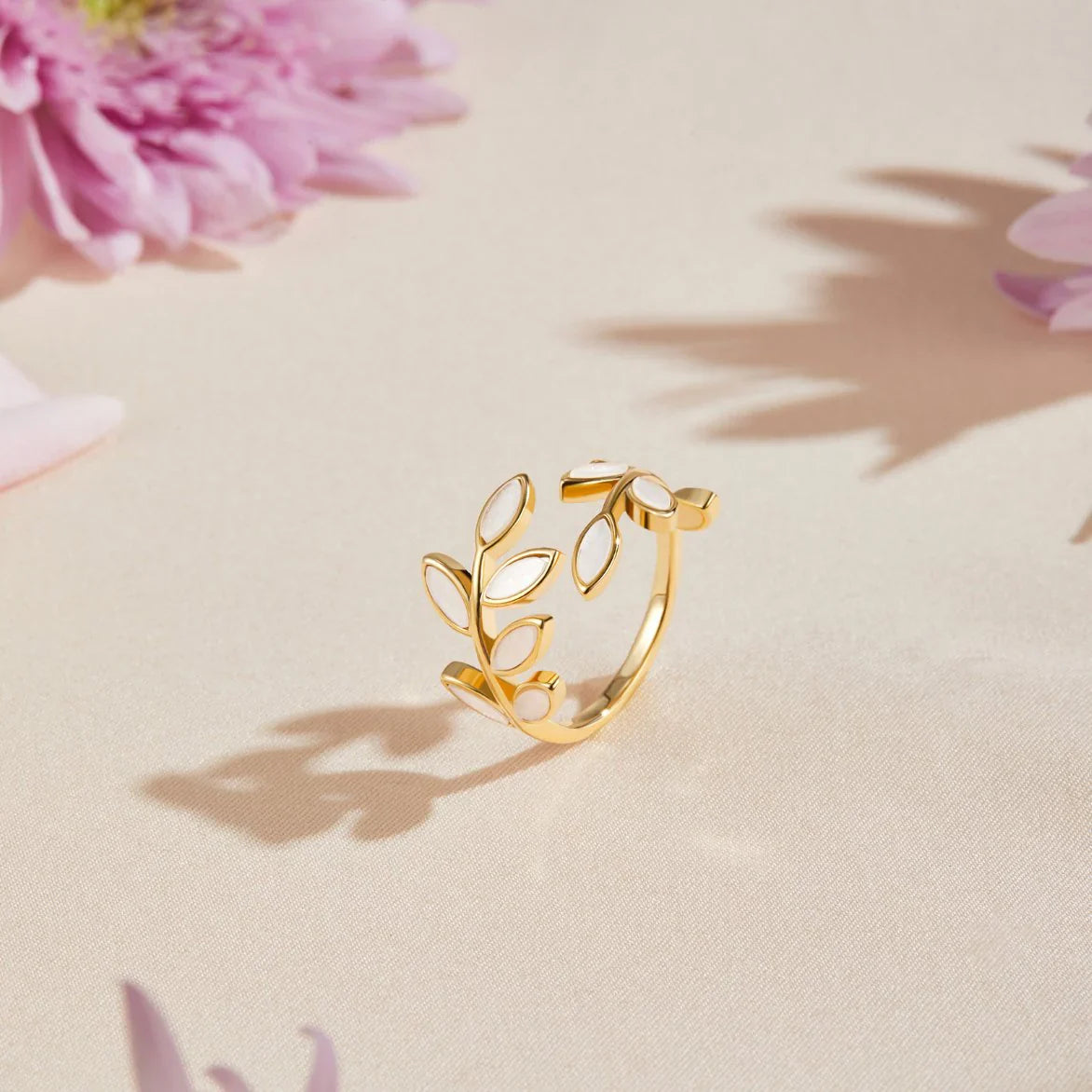 Vioraia Gold Leaf Ring
