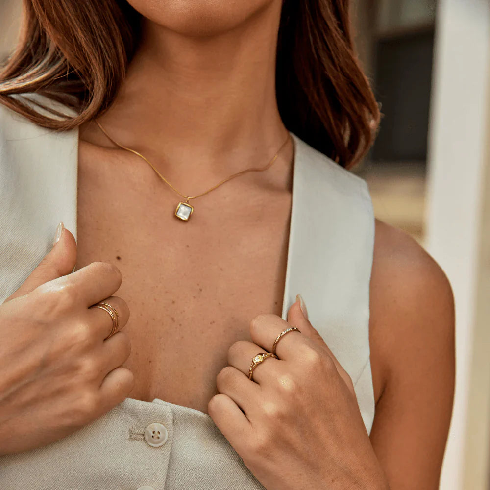 Vioraia Lola Heart Chain Ring
