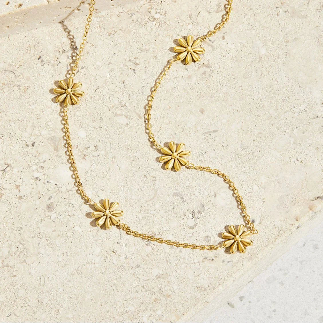 Vioraia Flower Power 18K Gold Necklace