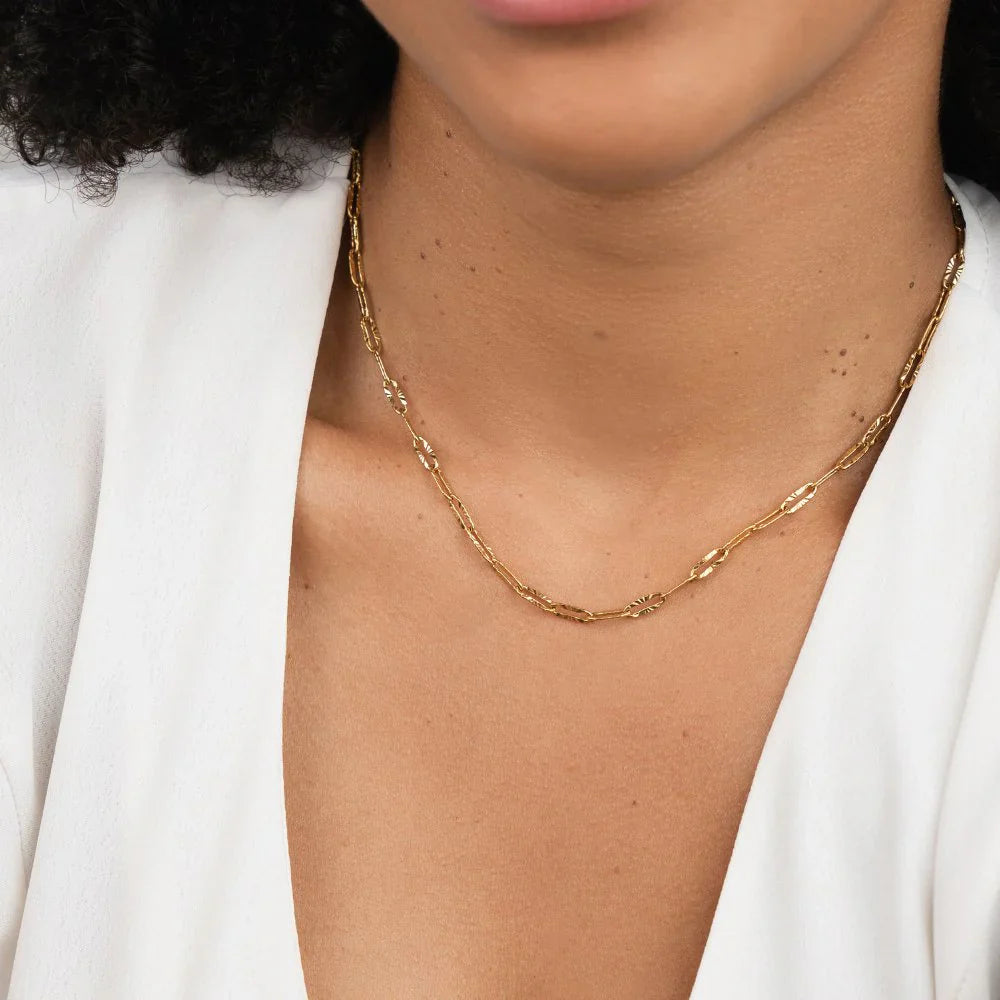 Vioraia Lara Paperclip Chain Necklace