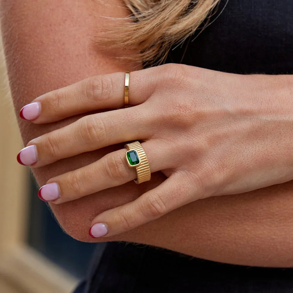 Vioraia Giana Emerald Gold Ring