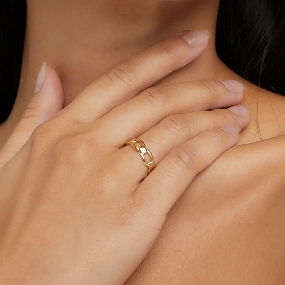 Vioraia Isabella Chain Ring