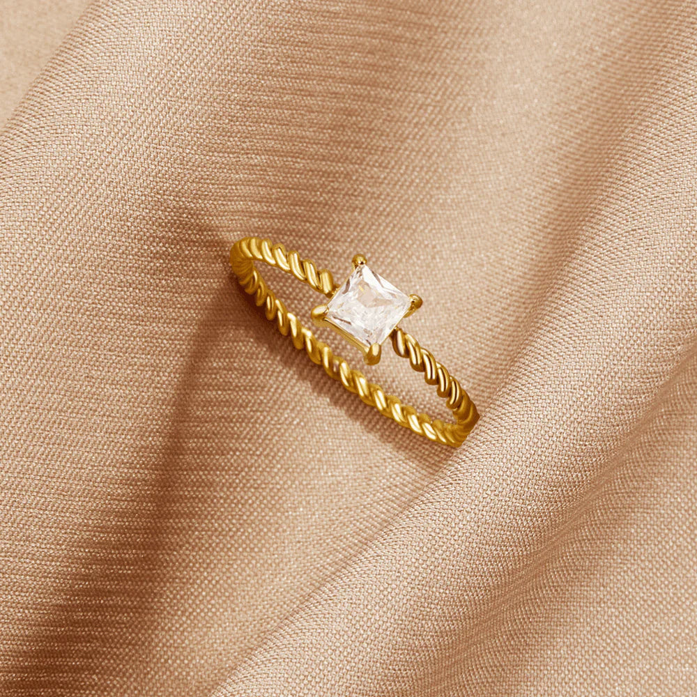 Vioraia Sofia Crystal Twisted Ring