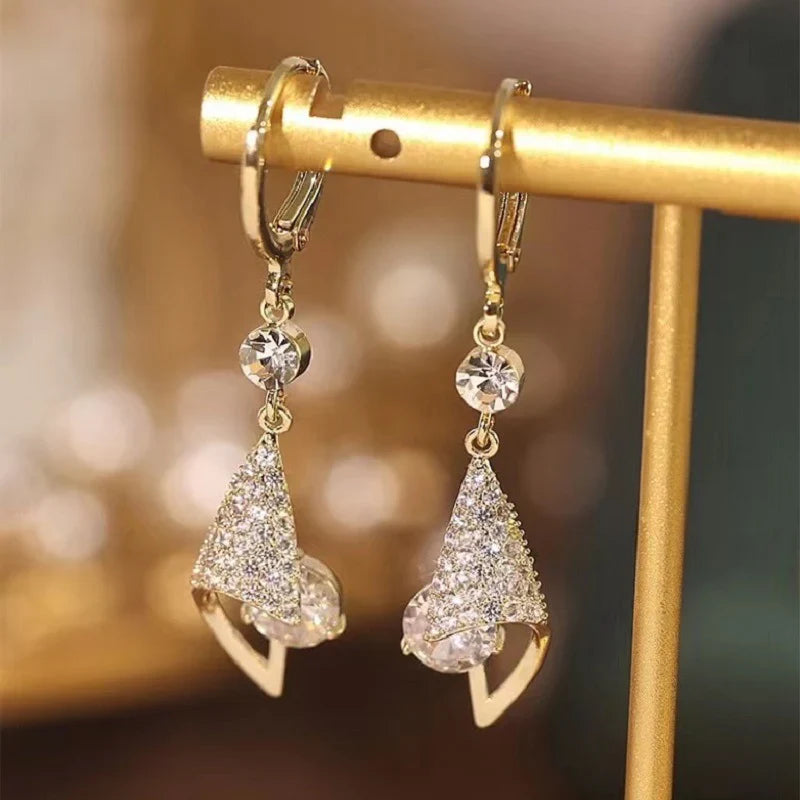 Vioraia Lustrous Earrings