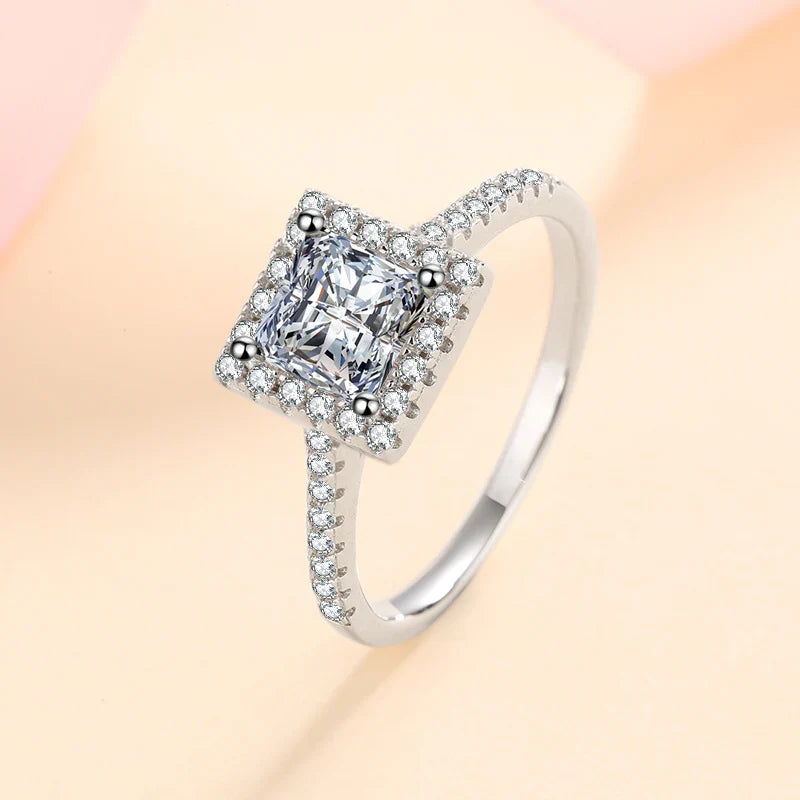 Vioraia Grand Gesture Ring