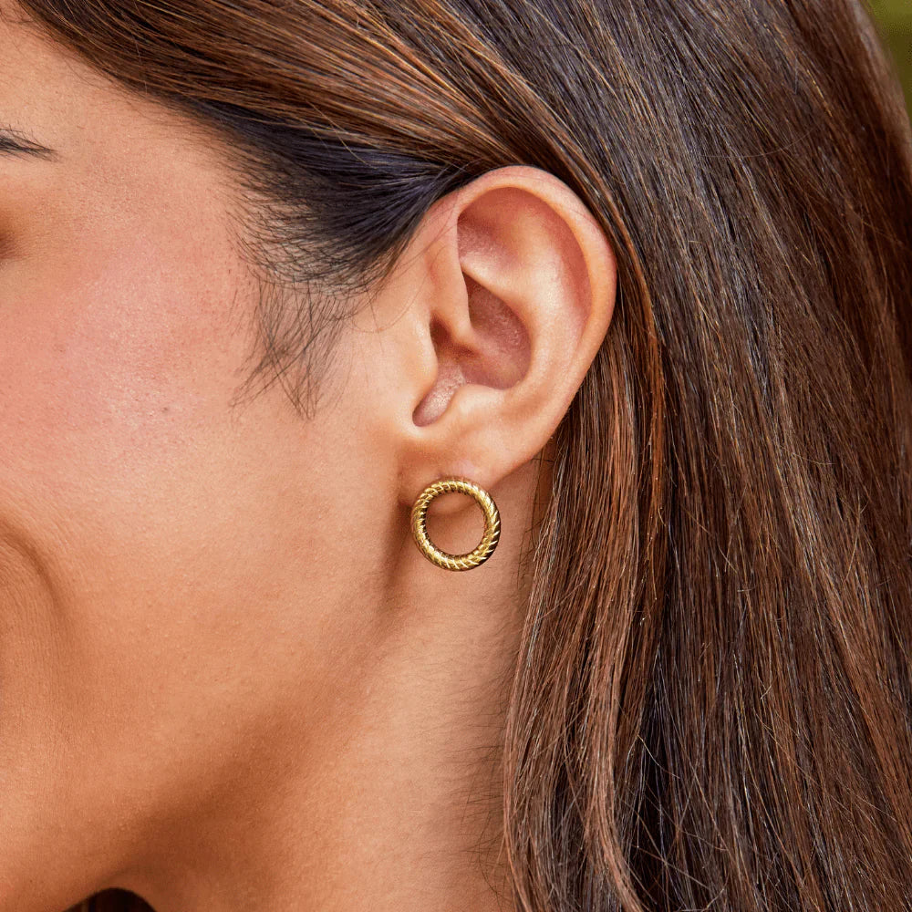 Vioraia Avery Gold Round Earrings