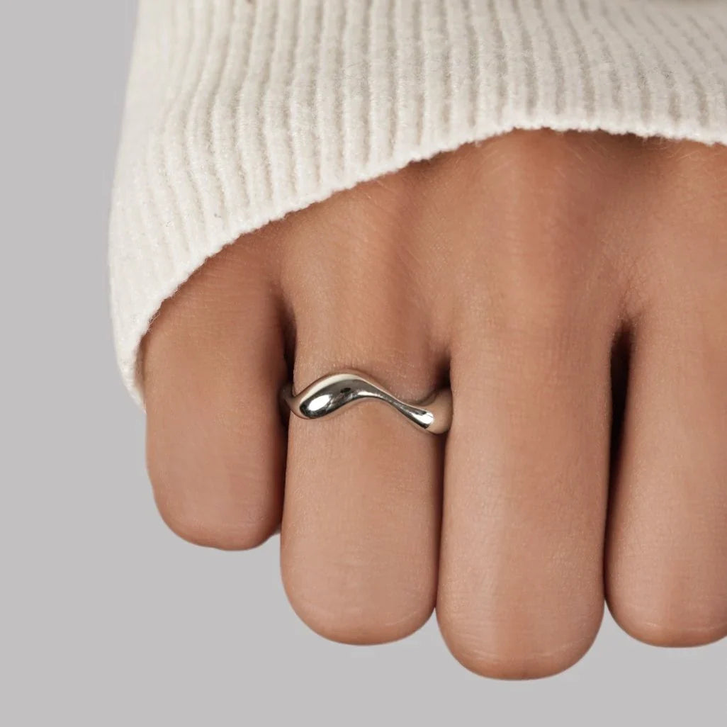 Vioraia Silver Wave Ring