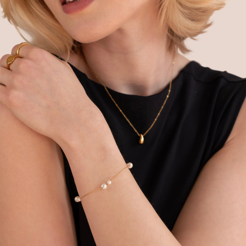 Vioraia Elena Dainty Pearl Bracelet