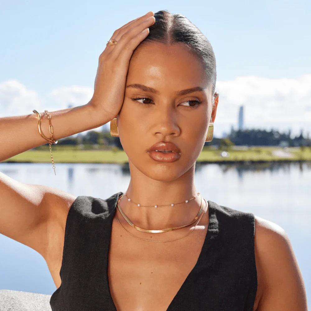 Vioraia Nova Gold Earrings
