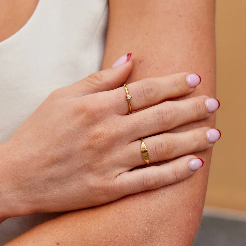 Vioraia Pipa Gold Signet Ring