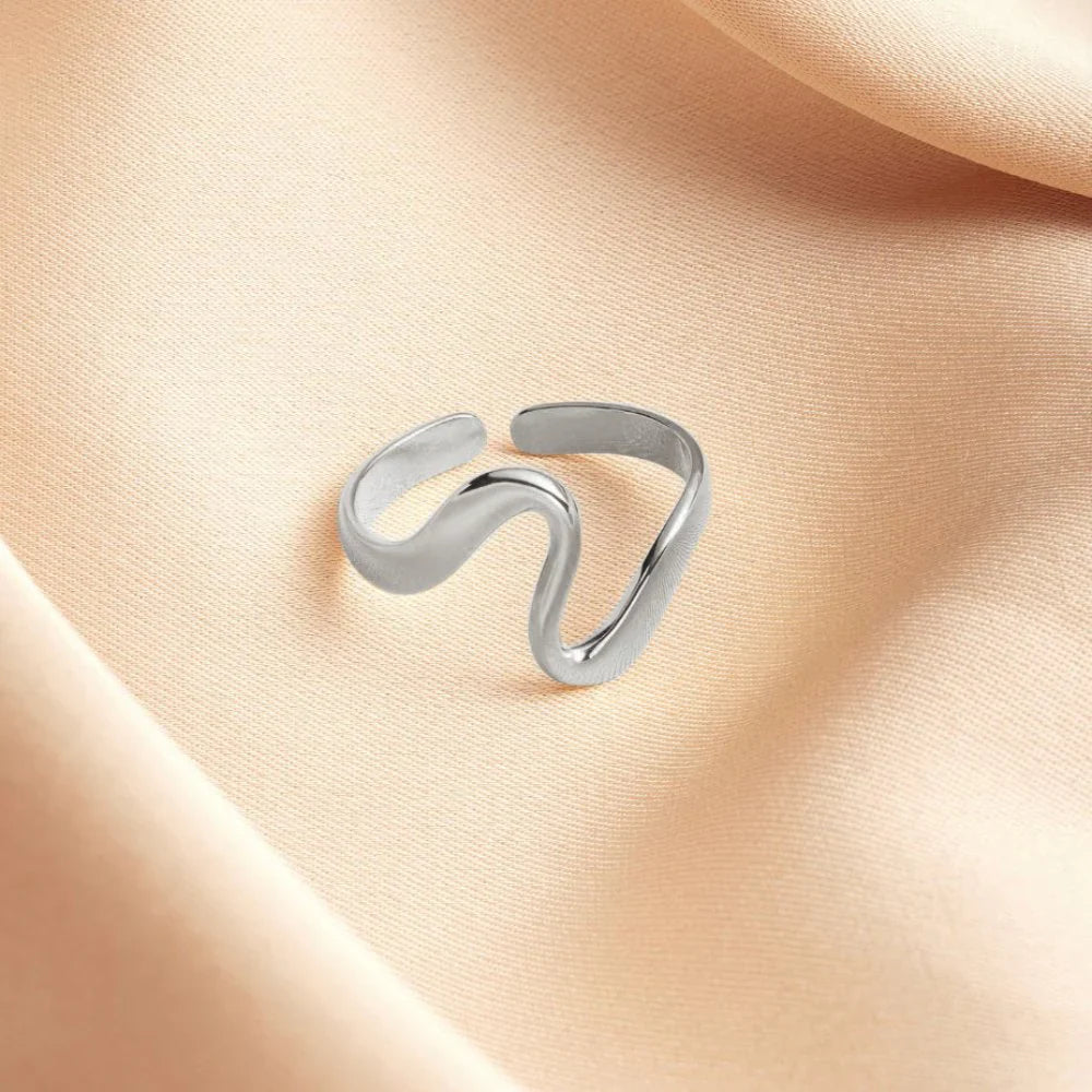 Vioraia Silver Wave Ring