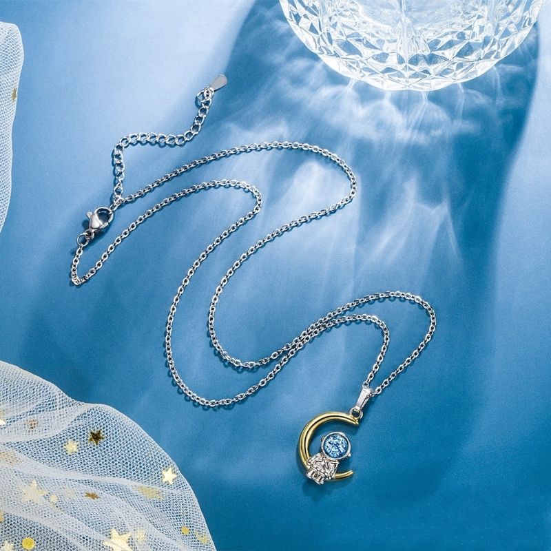 Vioraia Astronaut Moon Necklace