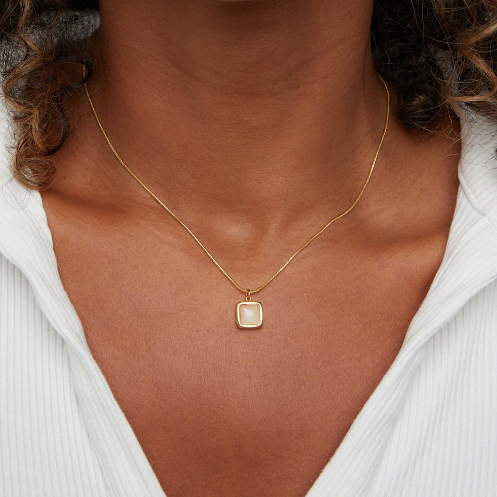 Vioraia Riva Moonstone Pendant Necklace
