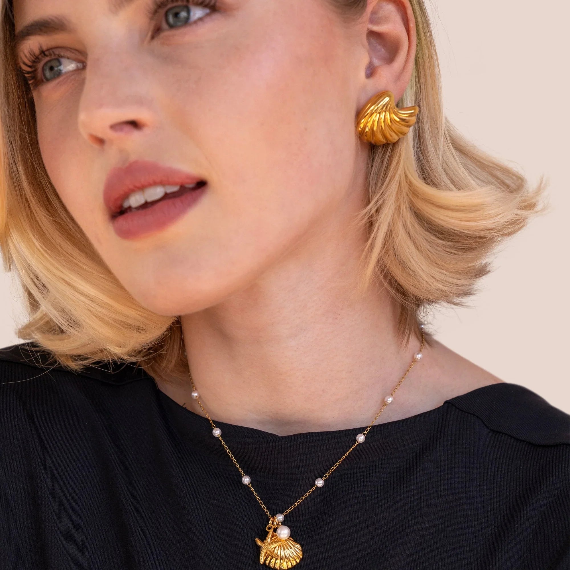 Vioraia 18K Gold Shell Earrings