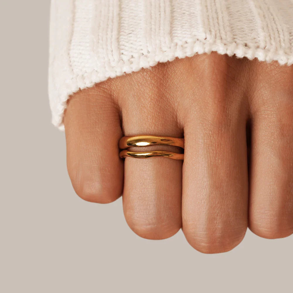 Vioraia Madison Thin Wave Ring