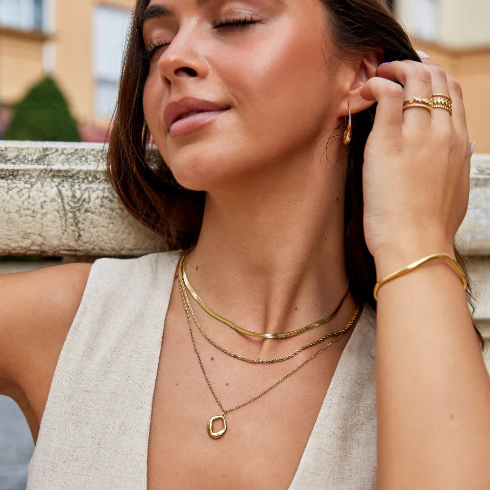 Vioraia Zola Geometric Gold Necklace