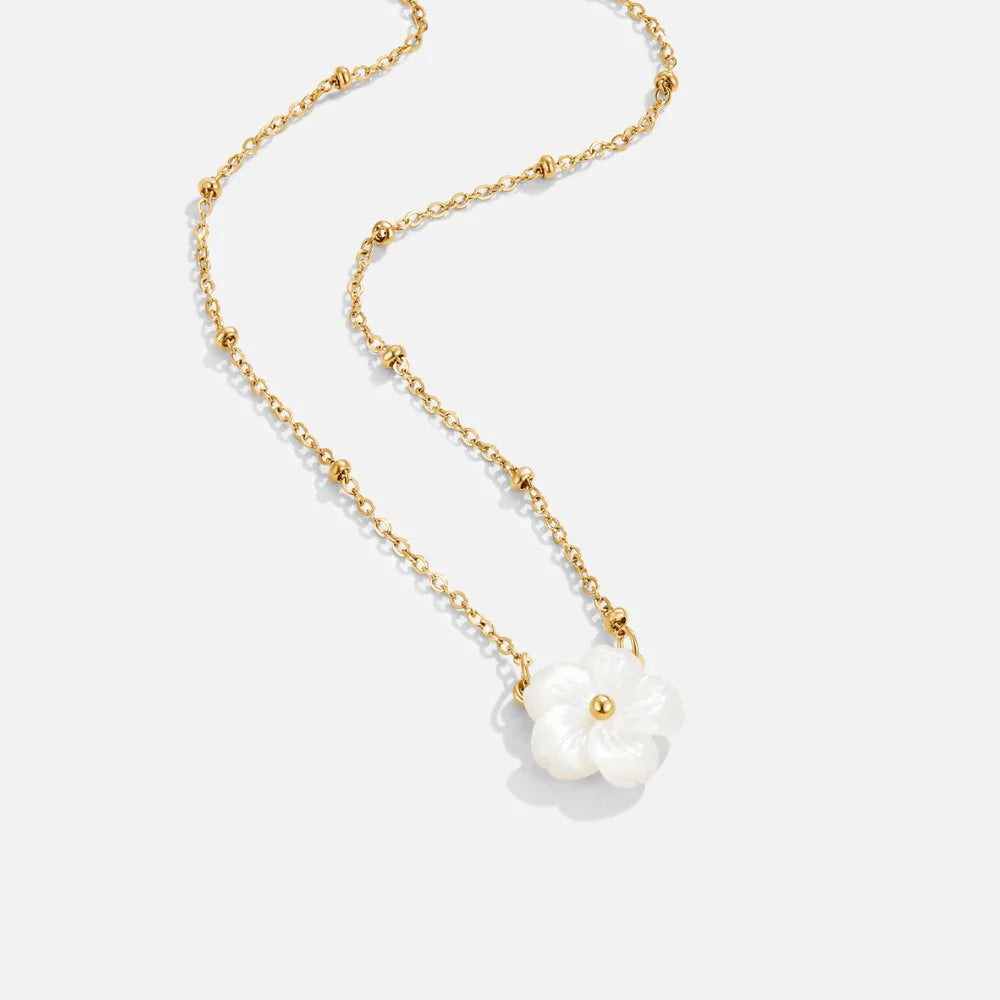 Vioraia White Blossom Flower Necklace