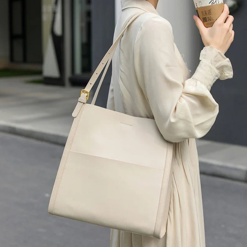 Vioraia (CS) Camila Tote Bag