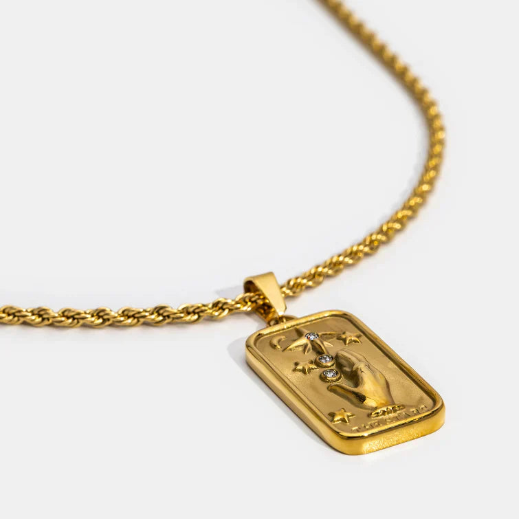 Vioraia ‘The Star’ Tarot Pendant Necklace