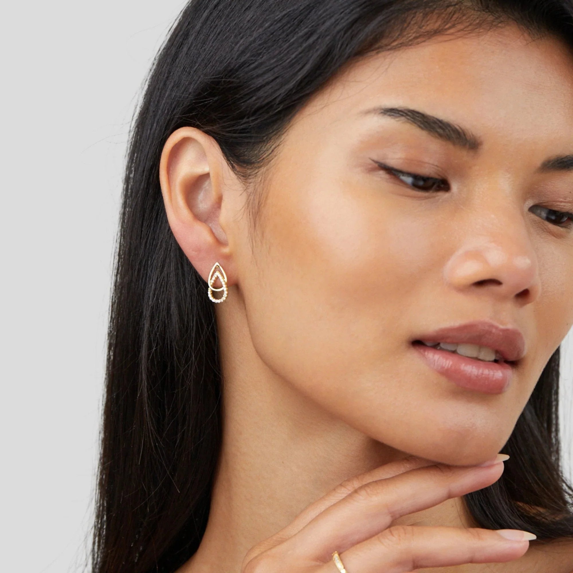 Vioraia Mara Teardrop Link Earrings