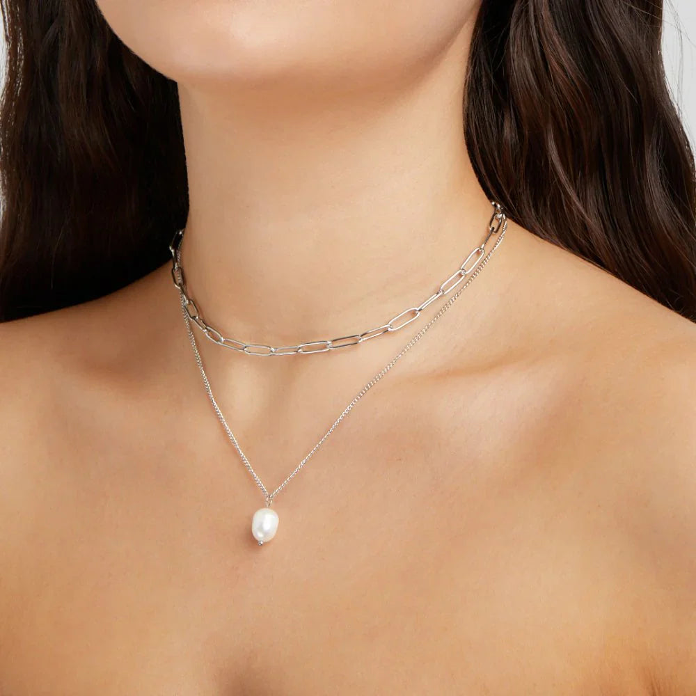 Vioraia Angela Pearl Silver Necklace