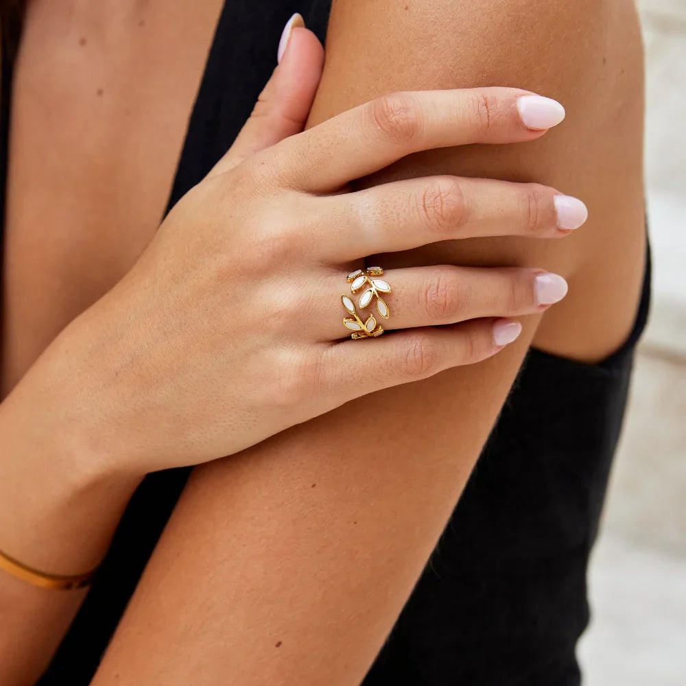 Vioraia Gold Leaf Ring