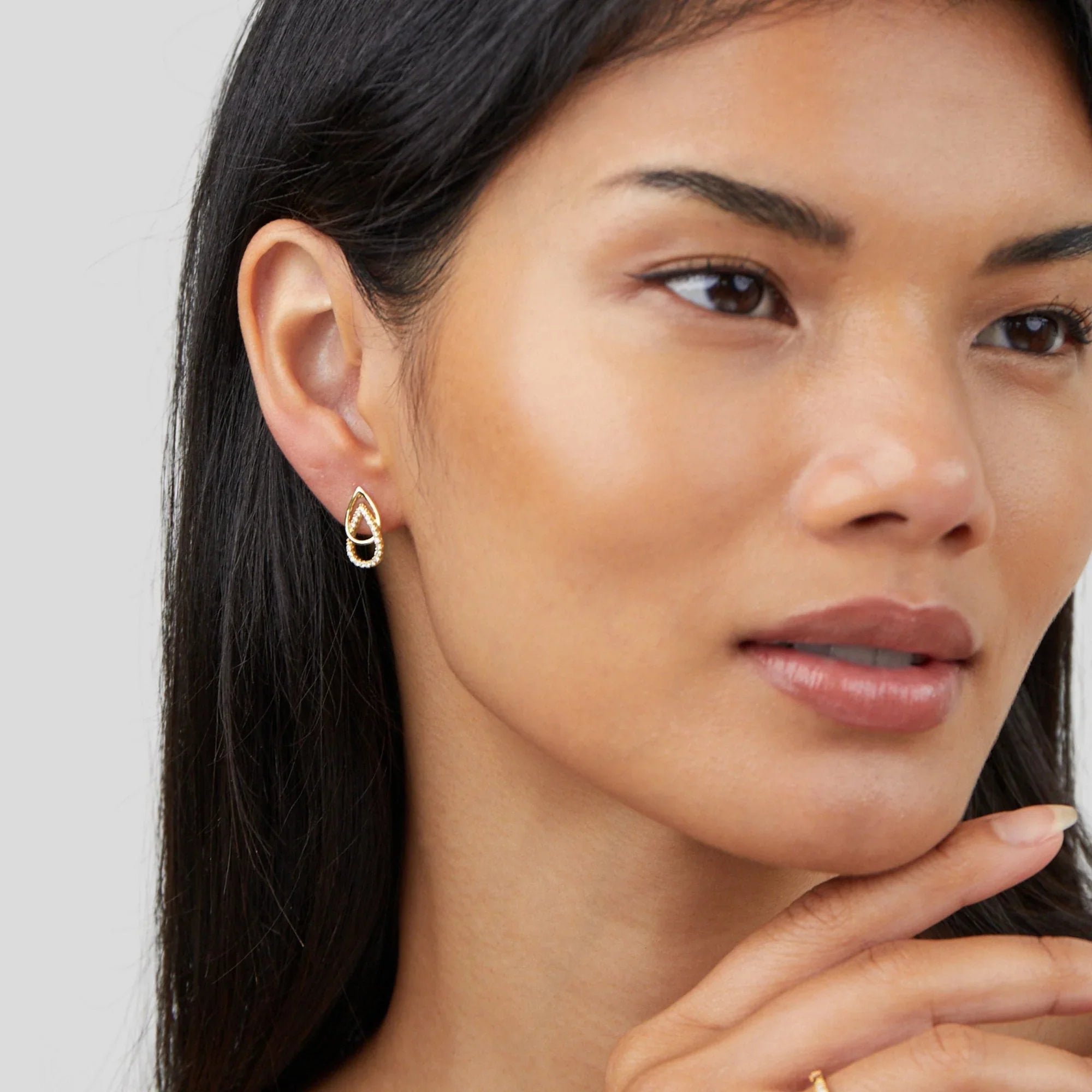 Vioraia Mara Teardrop Link Earrings