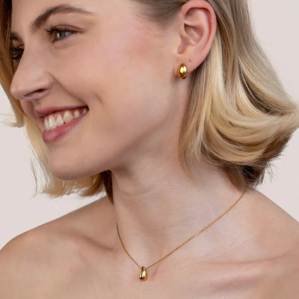 Vioraia Amara Golden Teardrop Necklace
