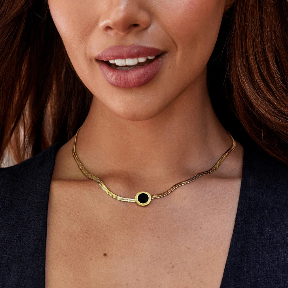 Vioraia Azalea Black Pendant Necklace