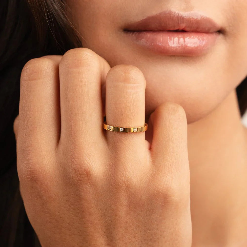 Vioraia Lucia Crystal Ring