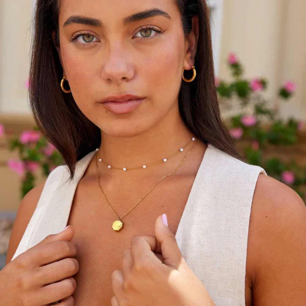Vioraia Geometric Pendant Necklace