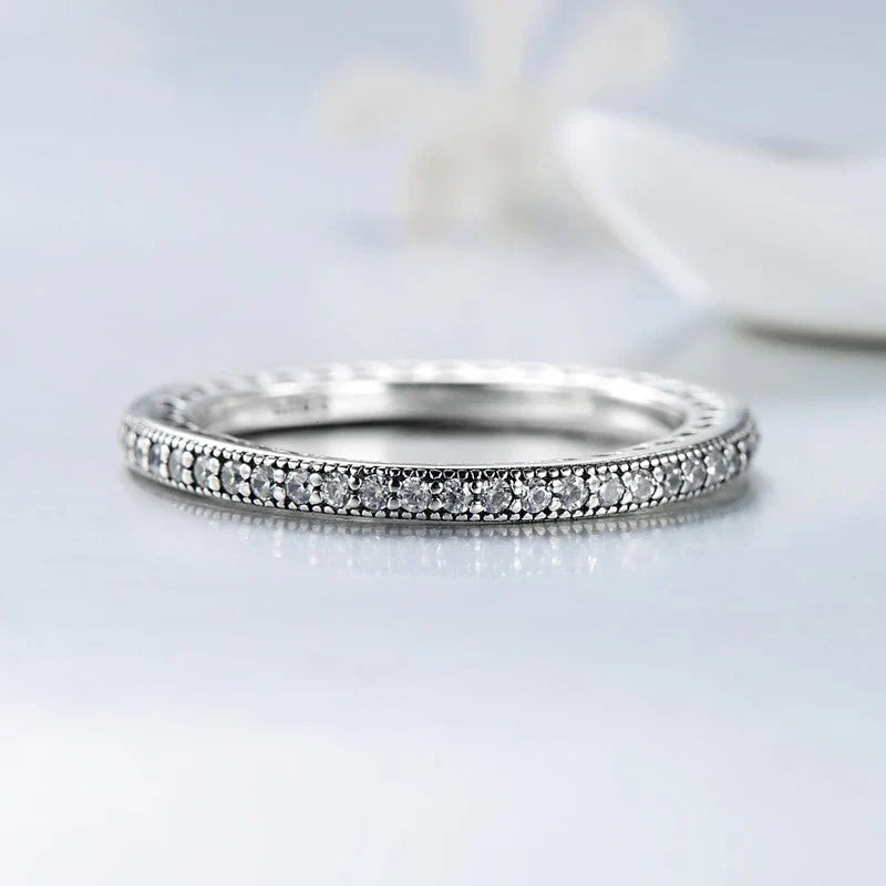 Vioraia Lavish Hearts Ring