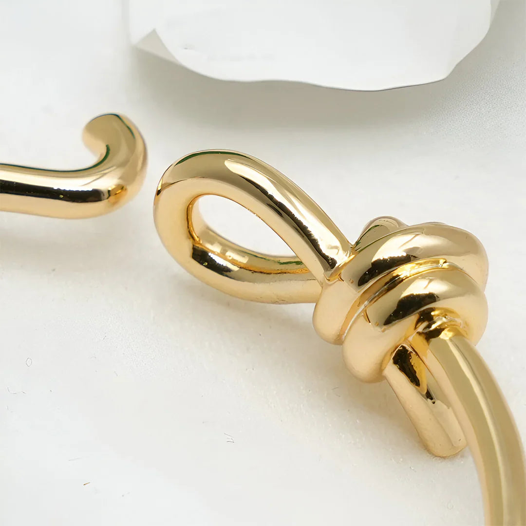 Vioraia Lina Knot Bracelet