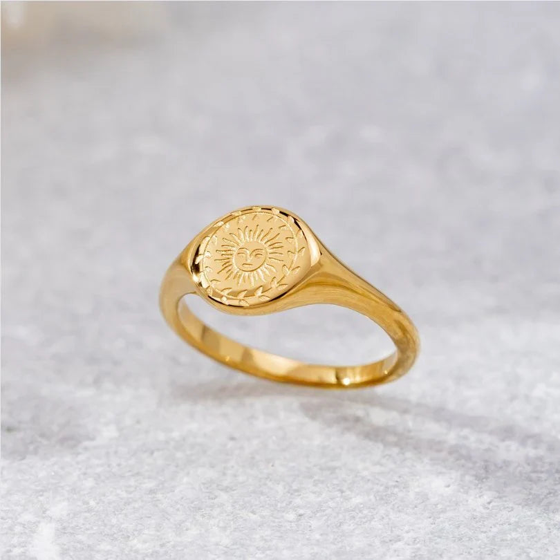 Vioraia Summer Solstice Gold Ring