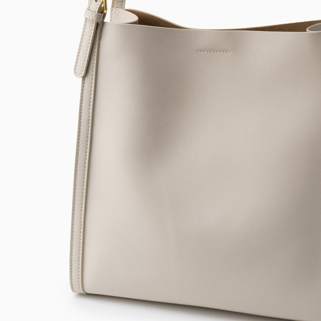 Vioraia (CS) Camila Tote Bag