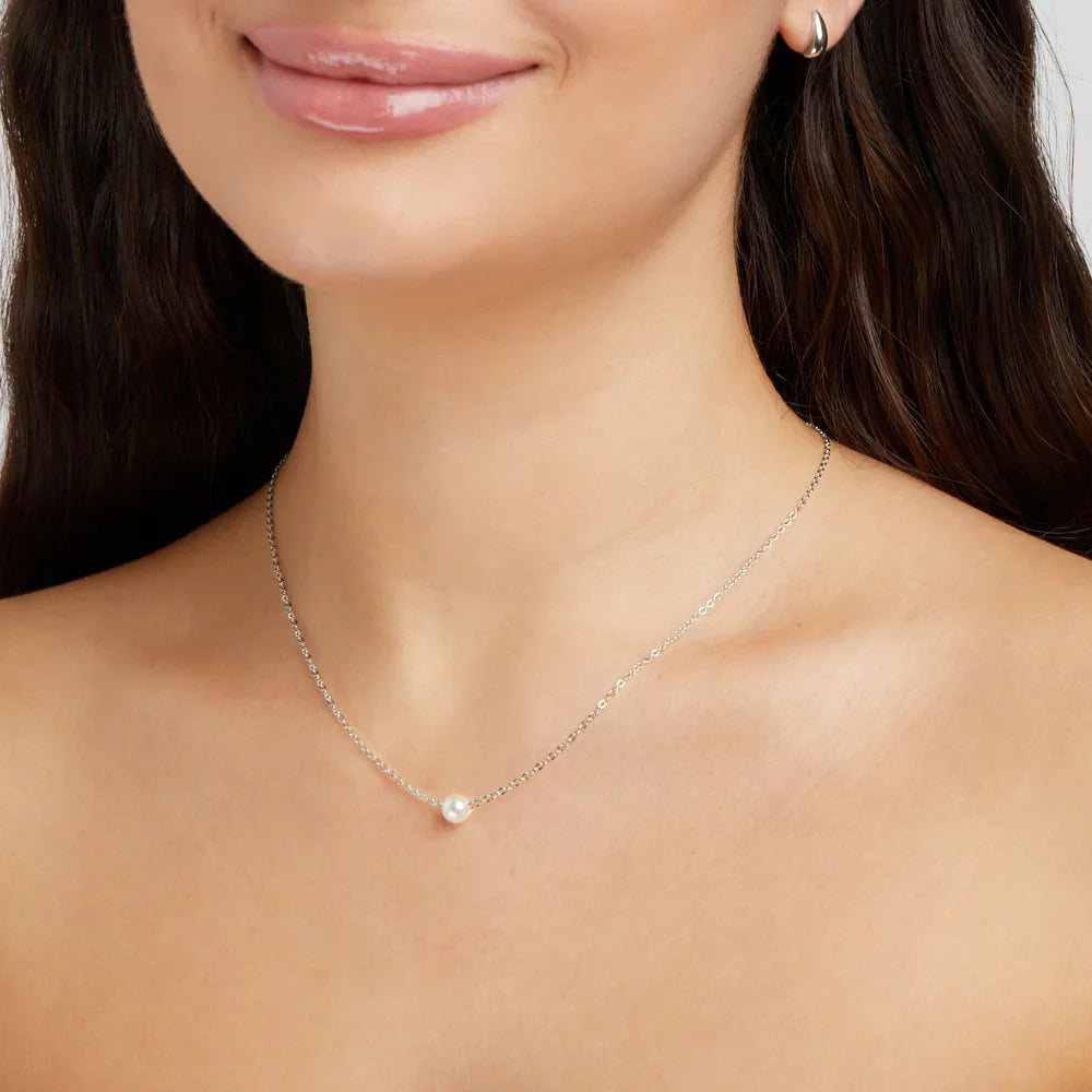 Vioraia Solitaire Silver Pearl Necklace