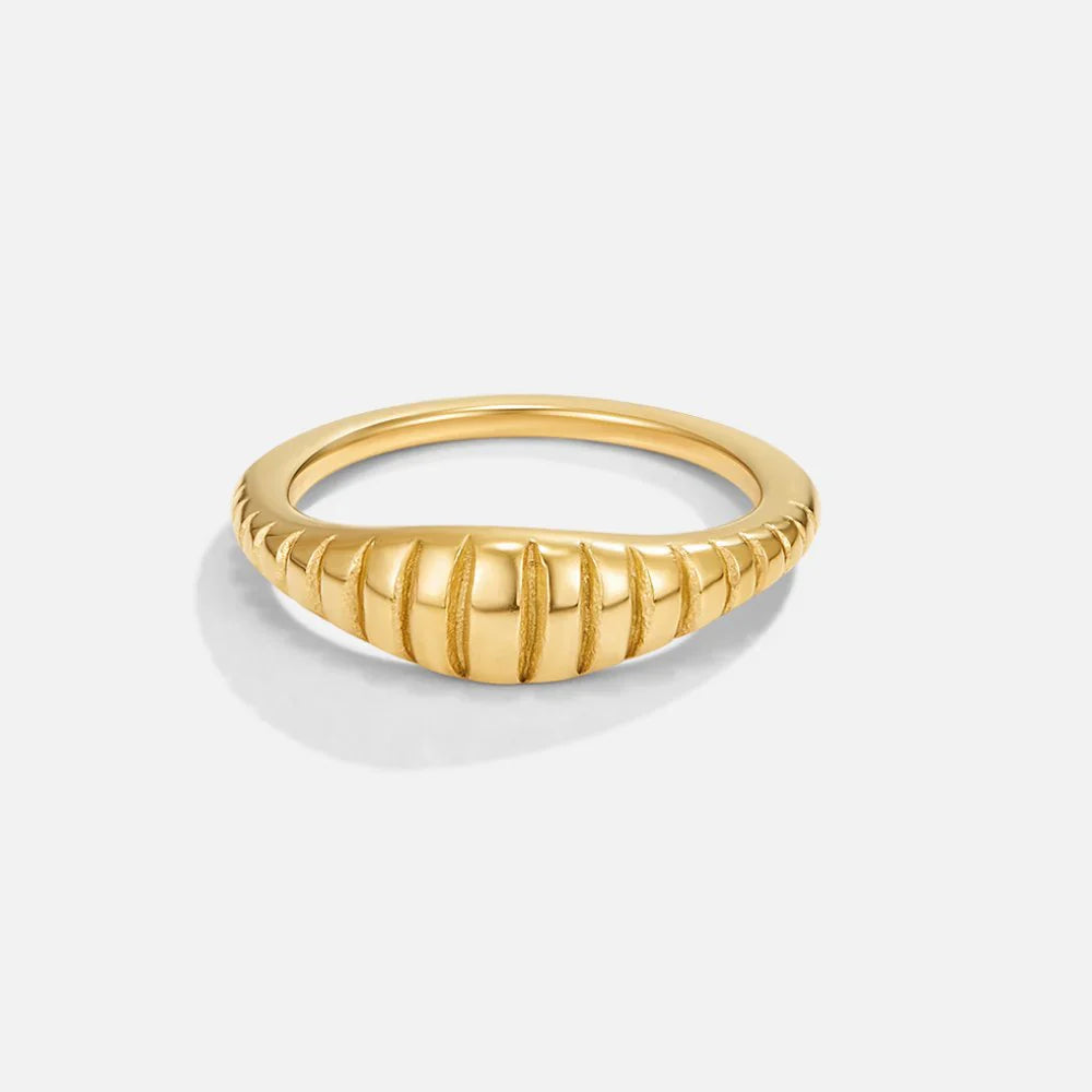 Vioraia Kaila Mini Croissant Ring