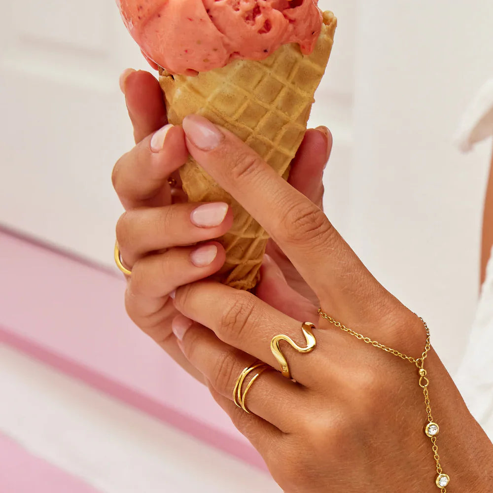 Vioraia Gold Wave Ring