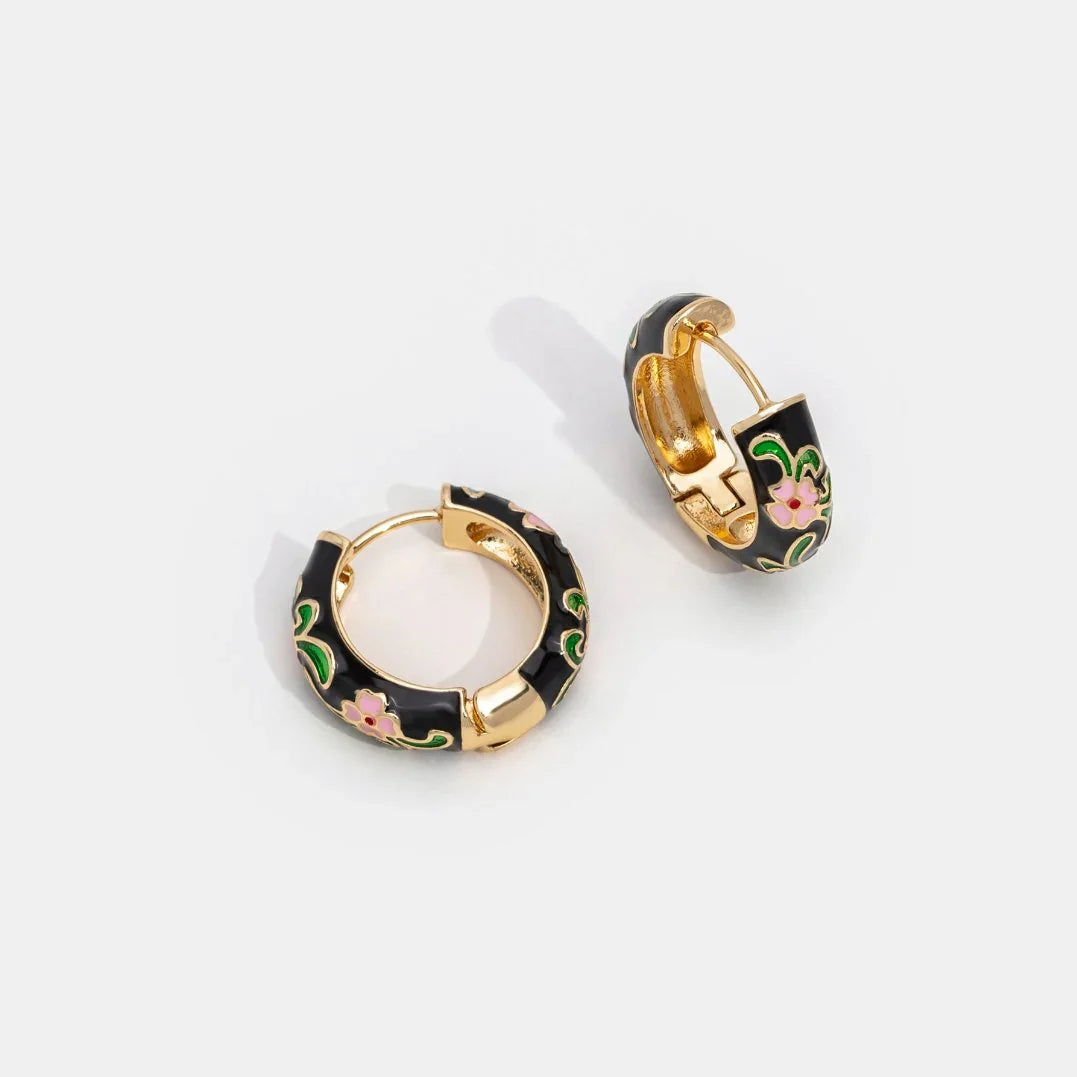Vioraia Black Gold Hoop Flower Earrings